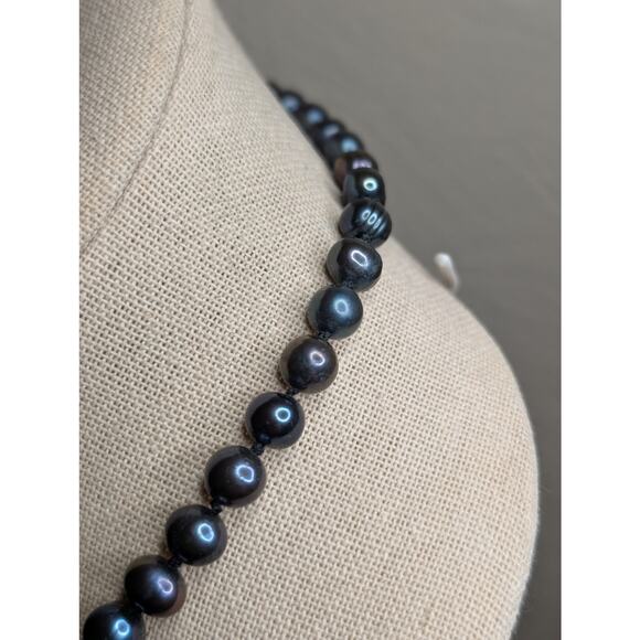 Vintage Black Freshwater Pearl Hand-Knotted Slightly Graduated 18" Necklace - Picture 5 of 12